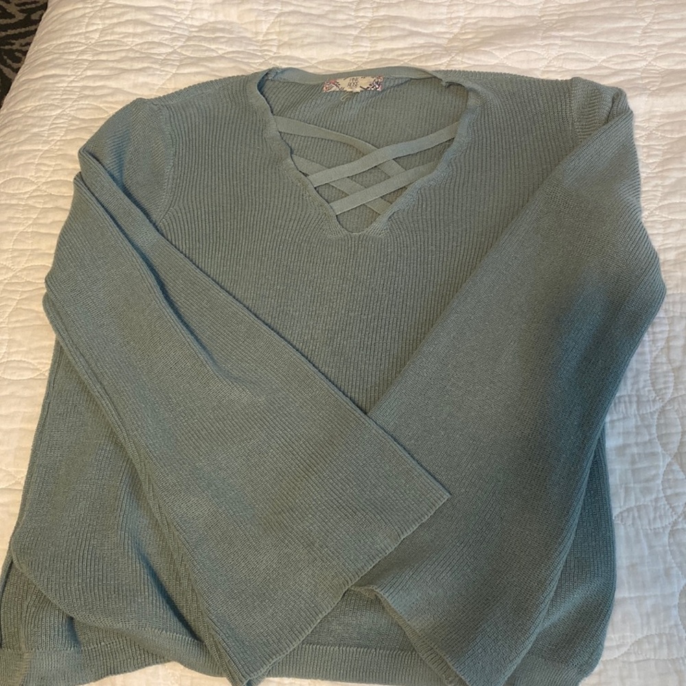 Green flare-sleeved sweater